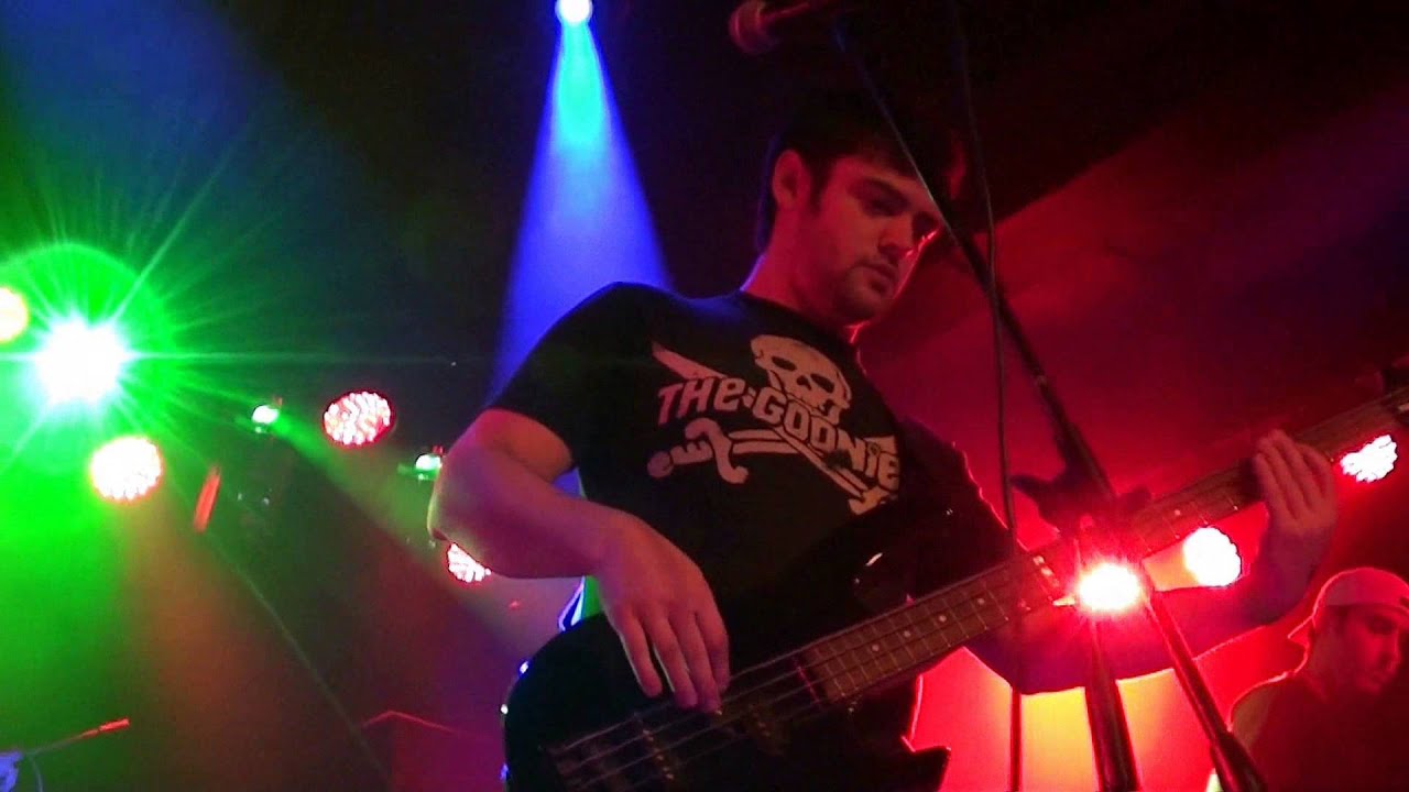 RED RED WAVES grunge