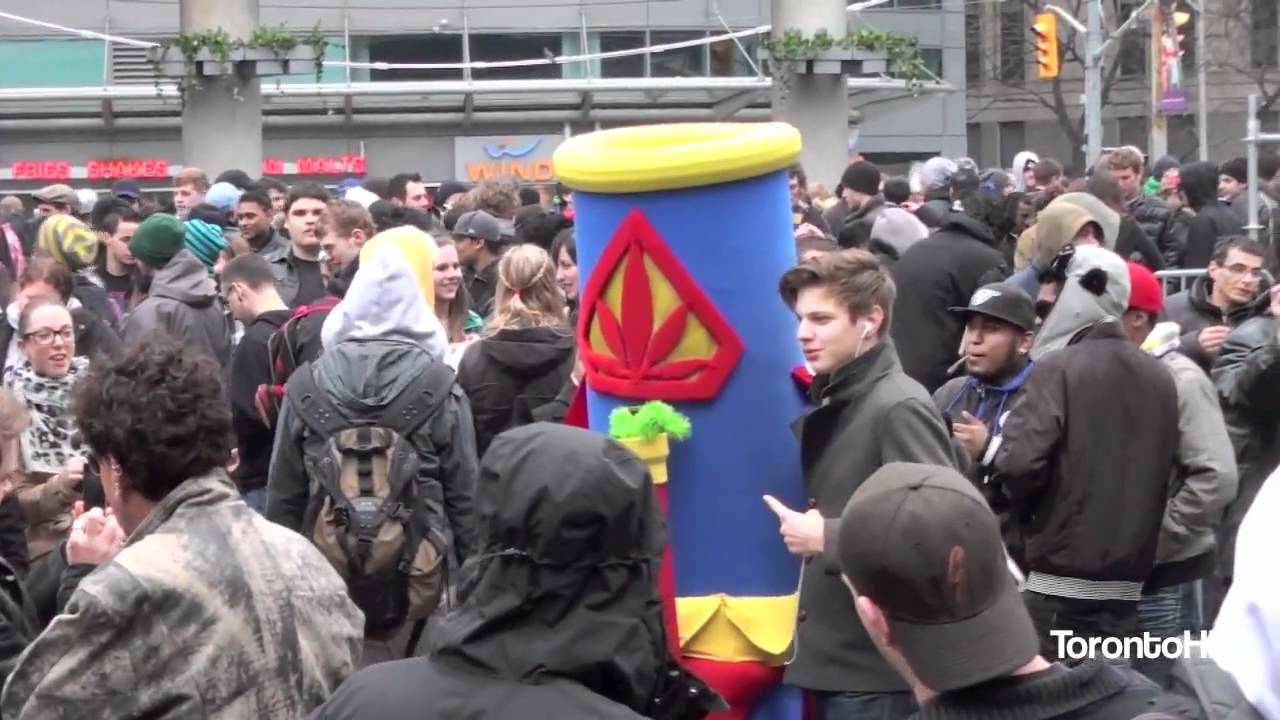 Toronto Hash Mob 420 Protest at Dundas Square