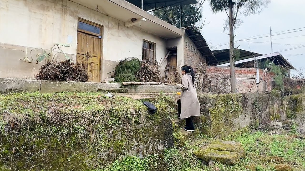 Single Mother Returns to Renovate Grandmother's Old House and Raise Her Children | Start to Finish