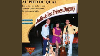 Video thumbnail of "Julie & Les frères Duguay - Au pied du quai"