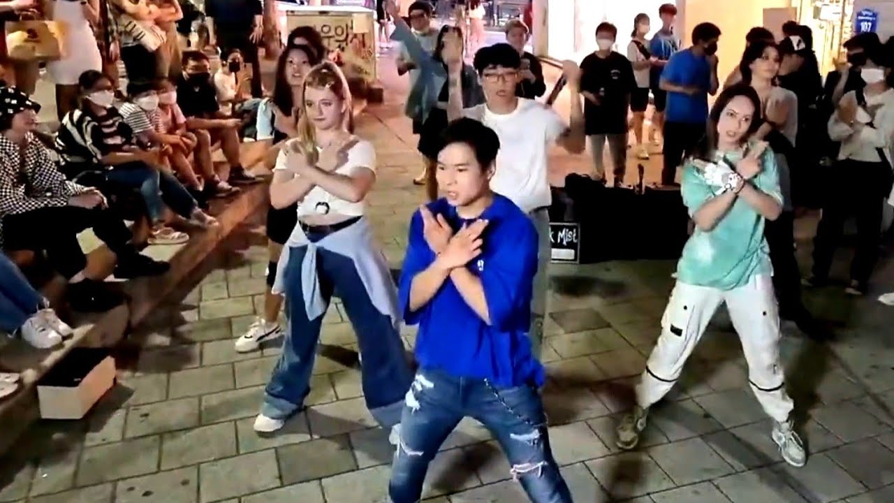 MONDAY. BLACK MIST. DYNAMIC SUPERB HONGDAE BUSKING.