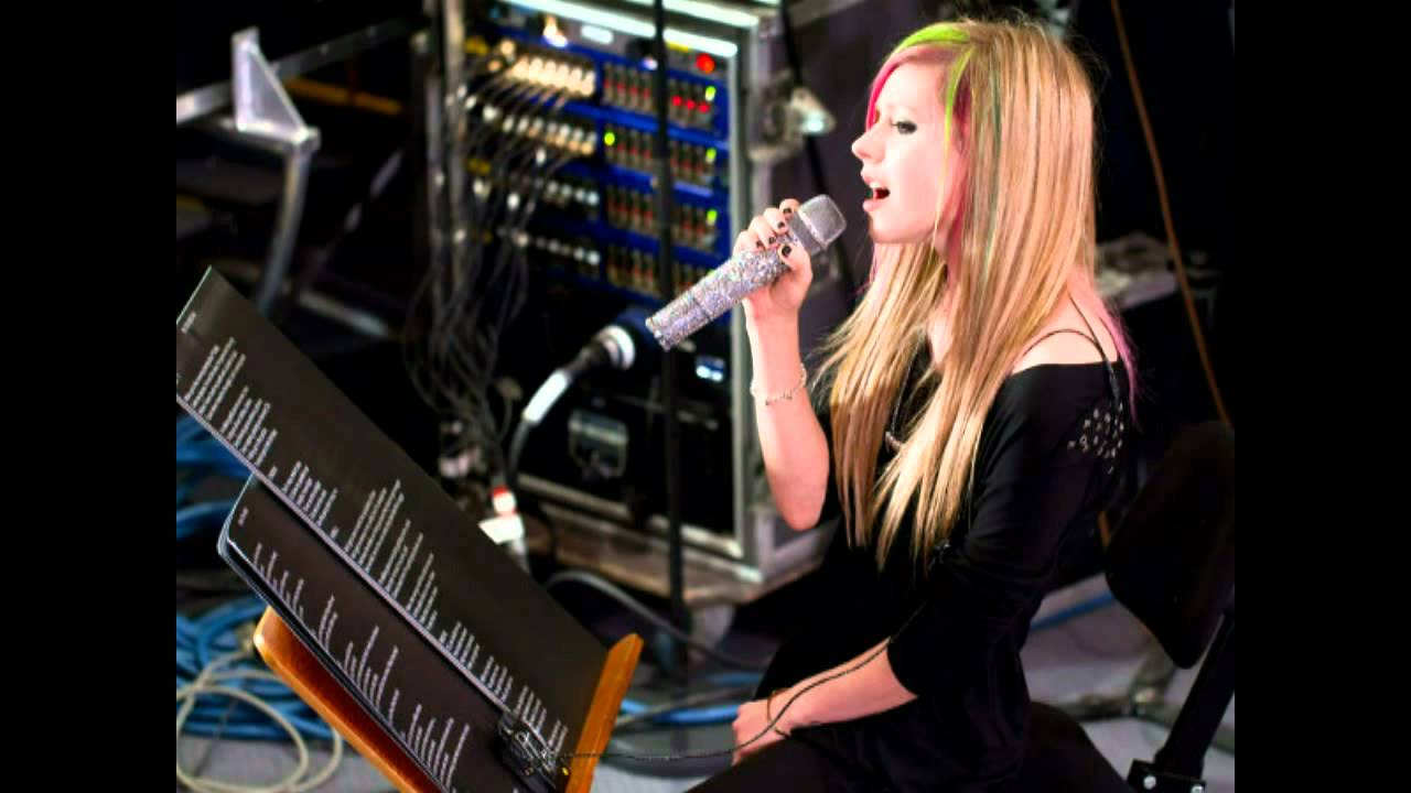 Avril Lavigne sings 'Tik Tok' by Keha YouTube