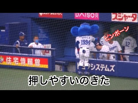 ドアラさんに頭をポンってされて、凄く嬉しそうな藤島選手