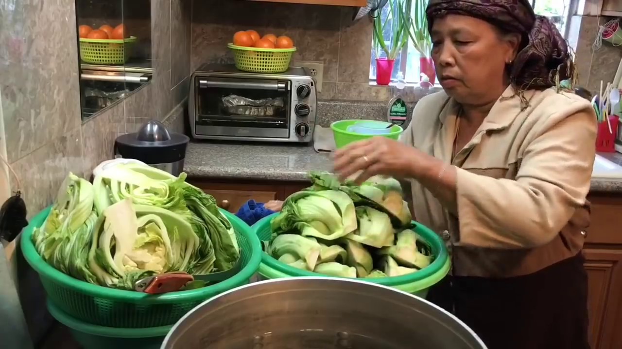 54 Khmerfood.Green mustard recipeវិធីធ្វើស្ពៃជ្រក់អំបិល១ខាប់ស្មើ400g(ក្រាម)គឺ4ខាំទឹក8លិត្រស្ពៃ6គី