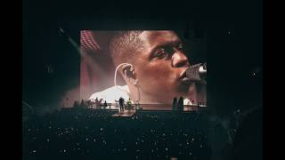 [Daniel Caesar] Please do not lean -  LIVE