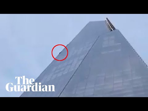 Free climber scales London's Shard skyscraper