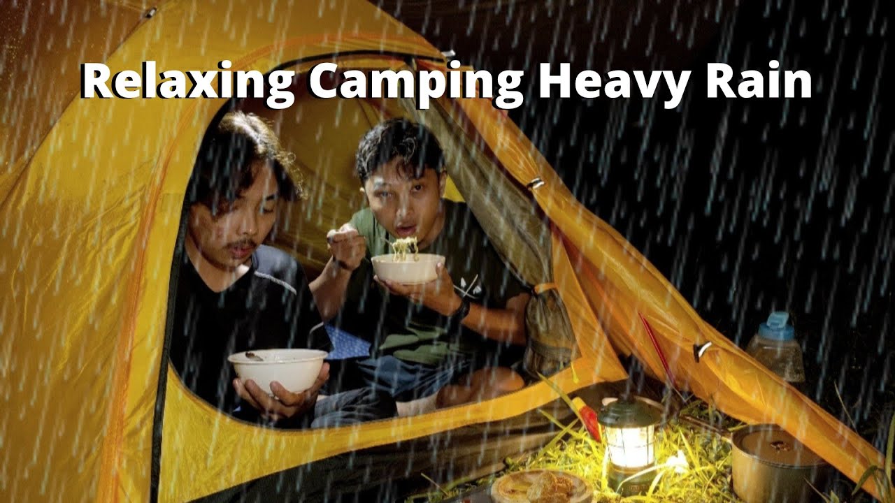 Not Solo Camping; CAMPING HUJAN DERAS-SUARA HUJAN DAMAI DITENDA YANG