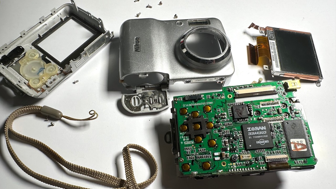 Nikon Coolpix L4 Digital Camera Disassembly - YouTube