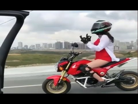 KEREN Banget!!! Kumpulan Aksi Cewek Cantik Di Atas Motor Gede