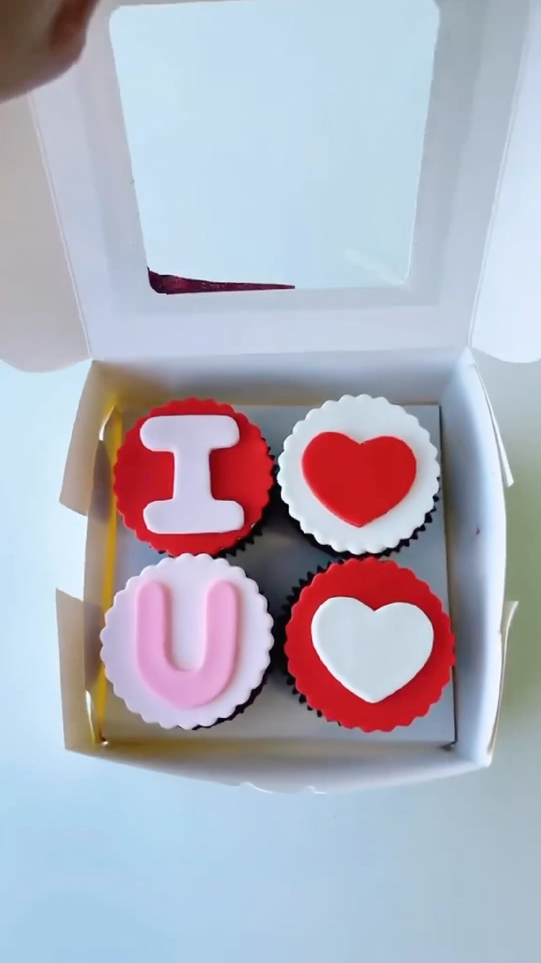 Forget love letters, send cupcakes! ?? Our I Heart You cupcakes are the perfect Valentine’s treat!