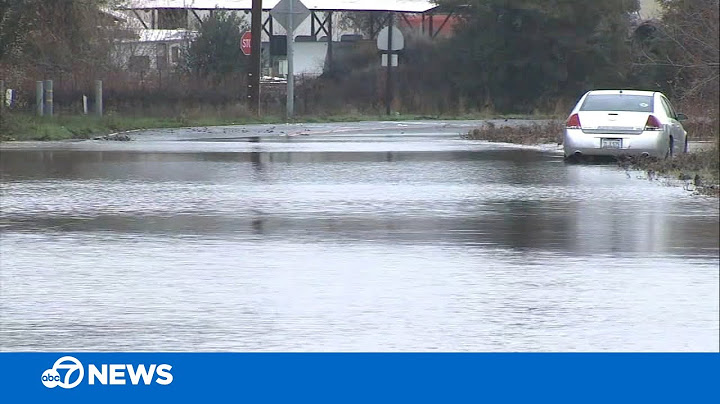 Atmospheric river causes flash flooding in parts of Bay Area, leaving cars stranded