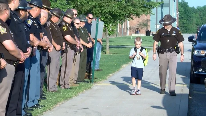 Cops Escort 5-Year-Old Indiana Boy to School After Dad Dies in the Line of Duty - DayDayNews