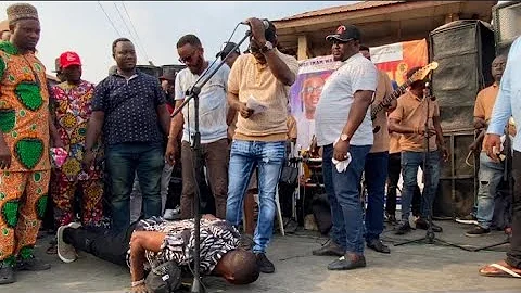 BEAUTIFUL MOMENTS BETWEEN PASUMA & TIRI LEATHER ON STAGE AT IFELEYE MARKET IBADAN