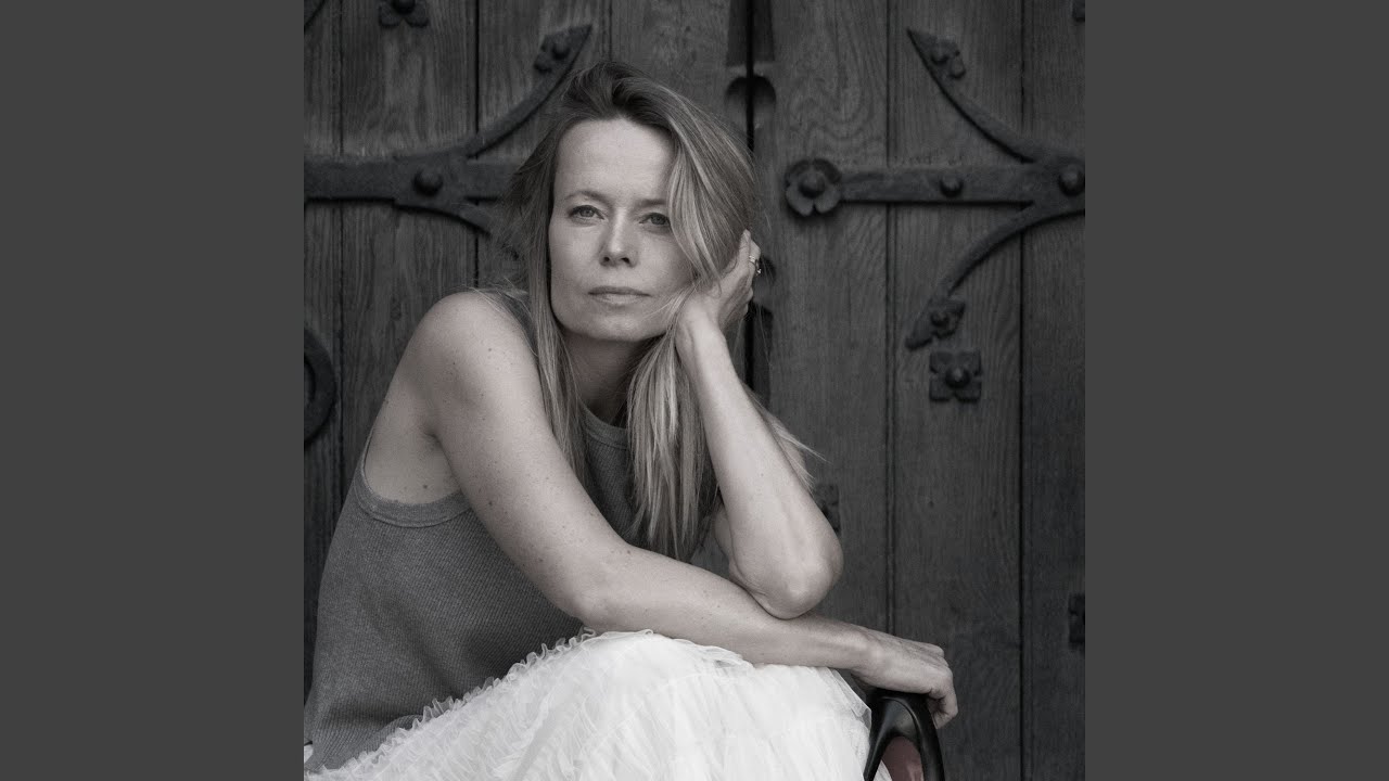 Flames adlı videoyu YouTube'da izle Flames adlı videoyu YouTube'da izle