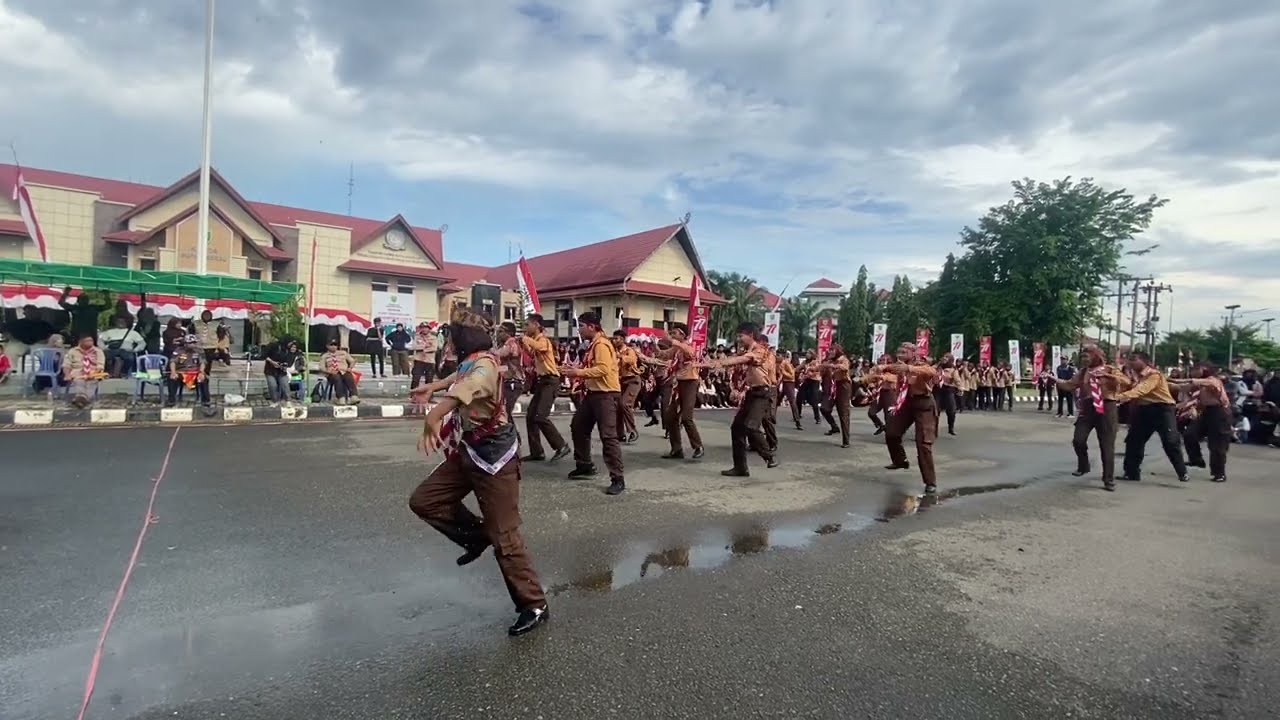 Battle Yel yel Terbaru 2022 SMPN 4 Tanjung Redeb VS SMPN 1 Teluk Bayur