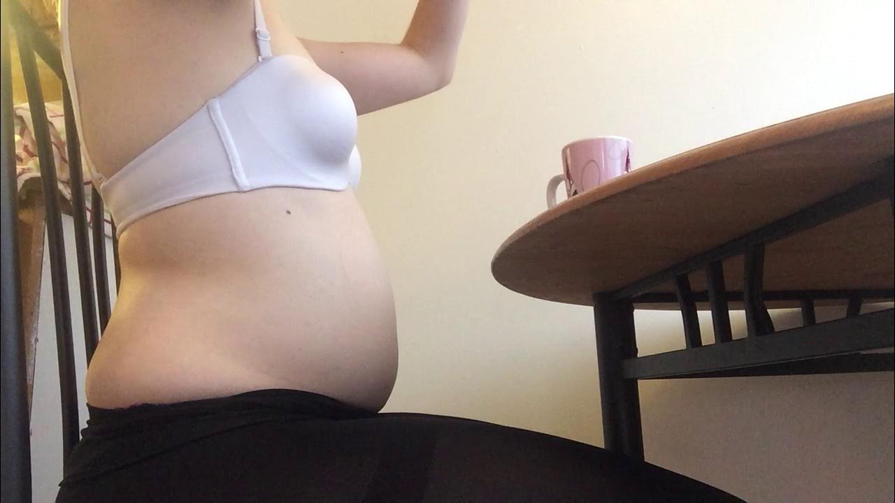 девочка надувает живот