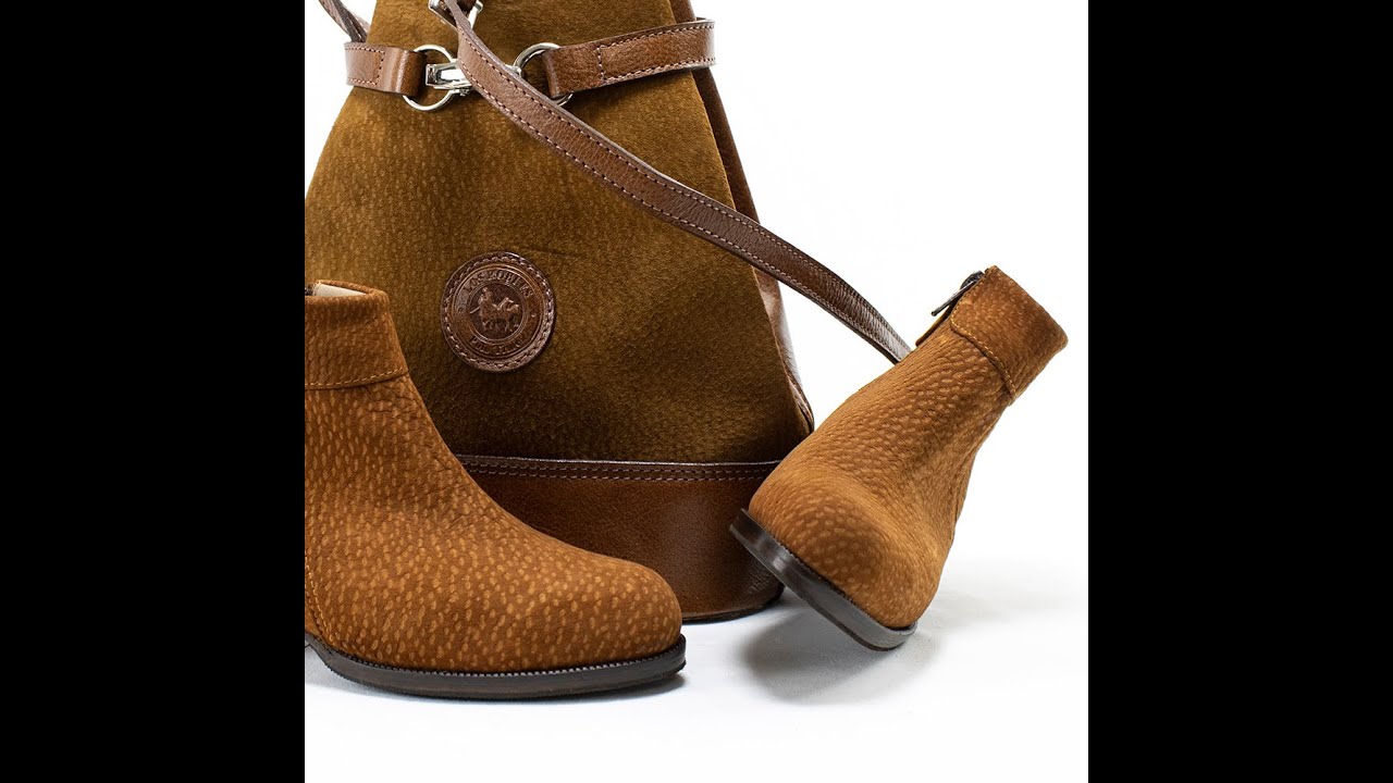 Mochila y botas de cuero de carpincho para Mujer El Boyero YouTube