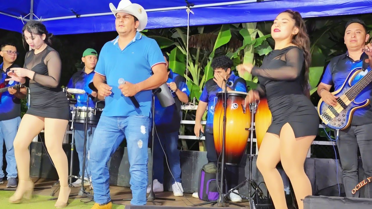 El negro pela su Mazorca Ociel Y Su Chanchona 