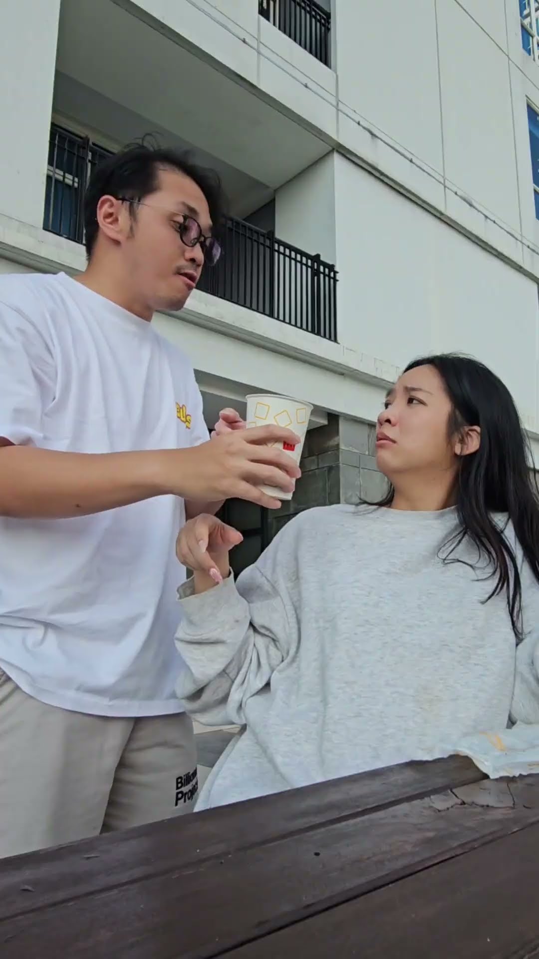 PRANK MASUKIN SESUATU KE MINUMAN ISTRI!