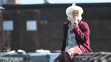 Connan Mockasin feat Joe McGinty - Nothing Compares 2U live on the roof of [theend]