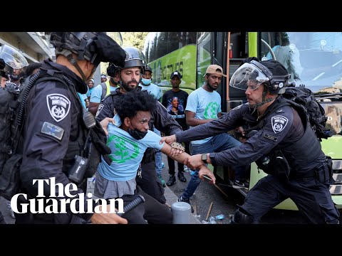 More than 100 people injured in clashes between rival Eritrean groups in Tel Aviv