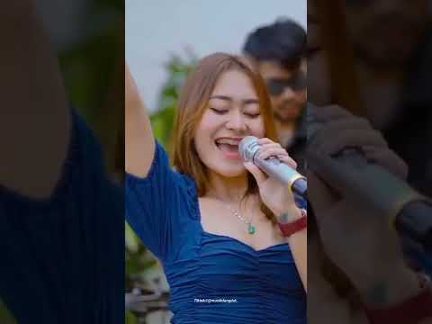 VITA ALVIA PECAH SERIBU - SHORT