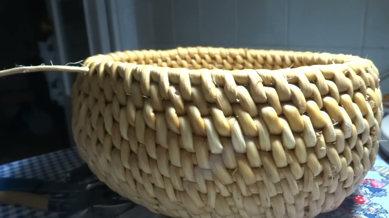Корзины.Плетение корневушки (коренушки, корневухи). Сосновый корень. Спиральное плетение.