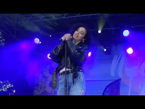 Videovoorbeeld: Whitney's Legacy — Vanessa Issa — promovideo