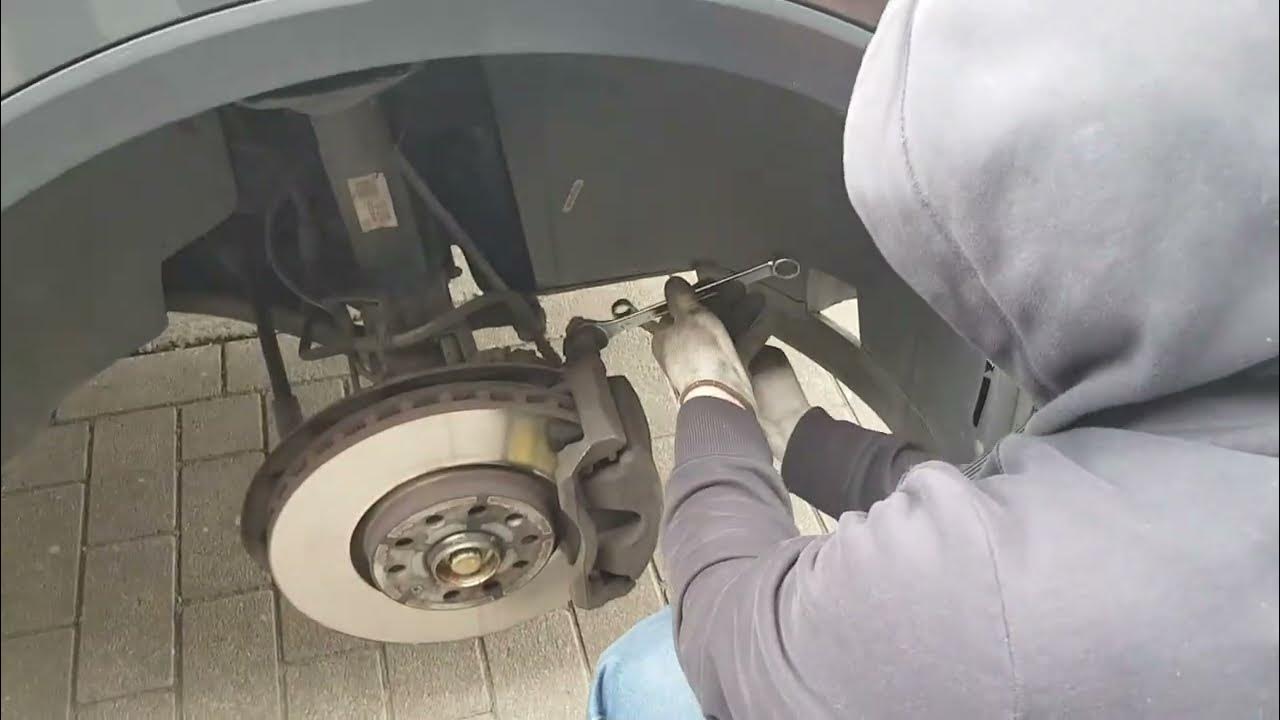 How to replace front brake pads Tiguan Allspace 2019 4motion. YouTube