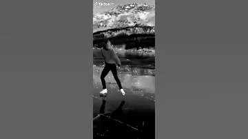 اغنيه عيشه سني وبغني وبحب الحياه 
