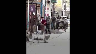مدججة بالسلاح.. قوات الاحتلال تعتقل فلسطينيين عقب اقتحام مخيم عقبة جبر في أريحا