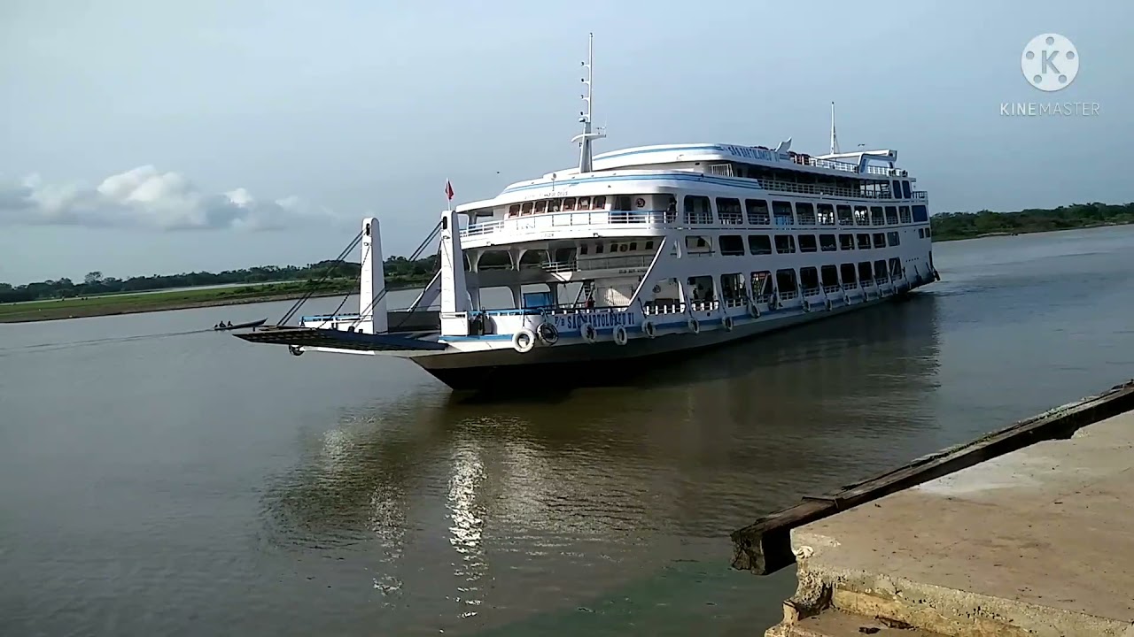 Navio Sao Bartolomeu Vl atracando em Monte Alegre.