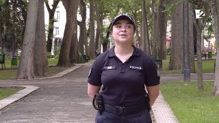 De la microfon şi rochii, la armă şi uniformă!