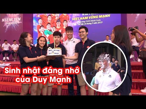 Duy Mạnh bất ngờ "bị" học sinh trường Marie Curie up bánh trong ngày sinh nhật | NEXT SPORTS