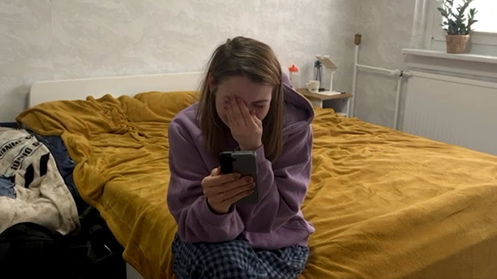 (ENG SUB) Pregnancy announcement reaction from twin sister