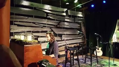 P L x Tangled Strings Open Mic Sessions Laura