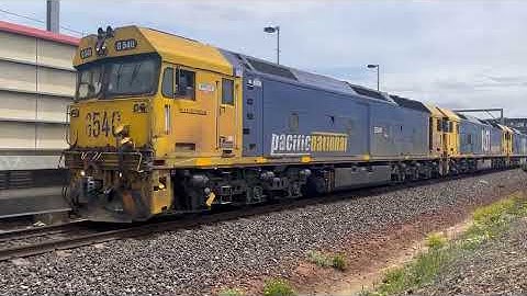 7902V Goods With Locos G540-BL27-BL33