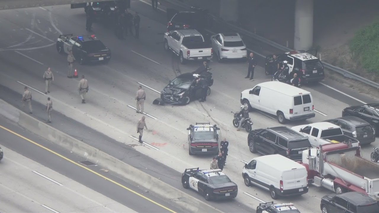 Central LA police chase ends in crash - YouTube