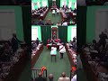 صراخ وفوضى شاهد ما حدث في برلمان جزر البهاما بعد إلقاء نائب الصولجان من النافذة mp3