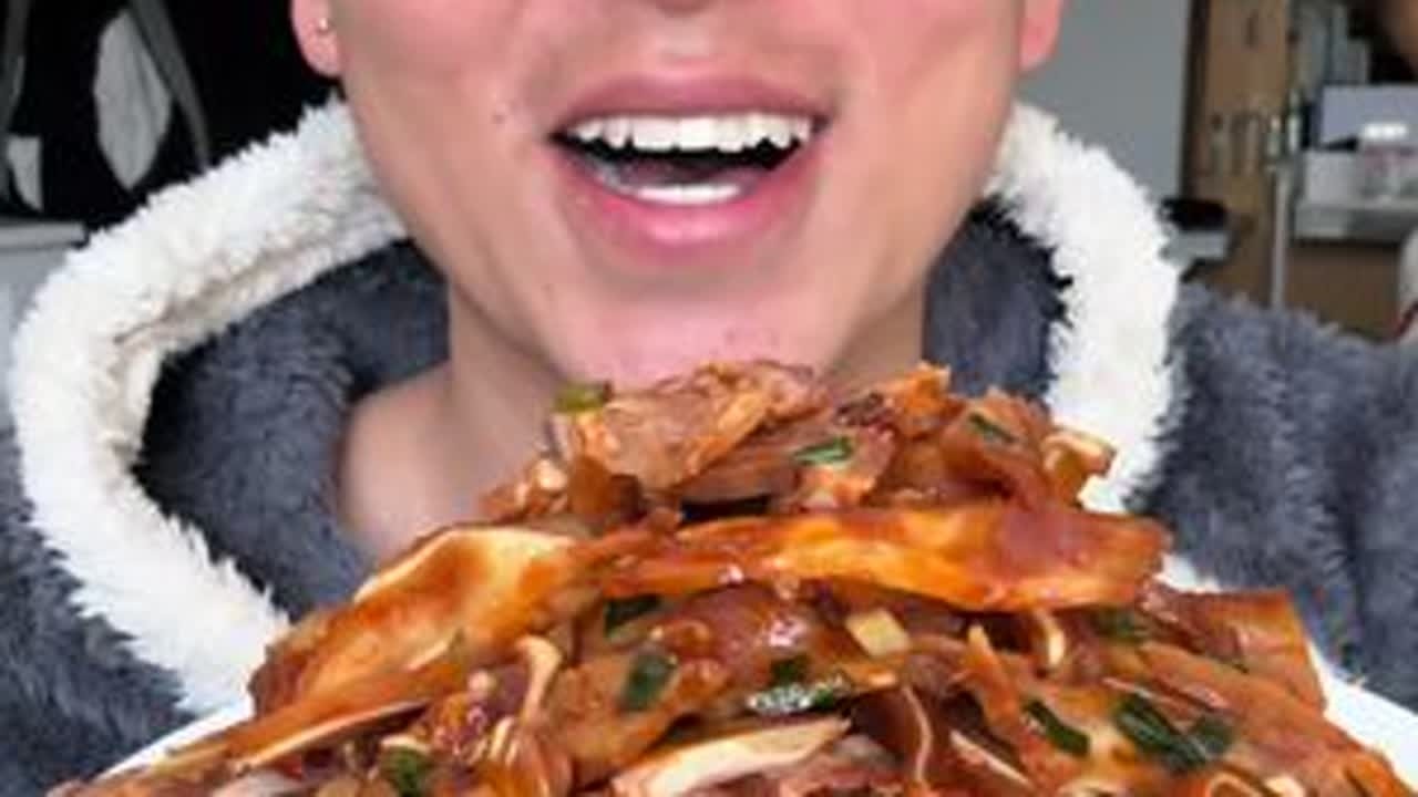 饿时馒头贵，饱时玫瑰香”！人生本无常，珍惜碗中汤！ #舌尖上的家乡美食 #抖出家乡味 #晒晒我家乡的硬菜 #晒出我的家乡美食 #味道好极了你们想吃吗