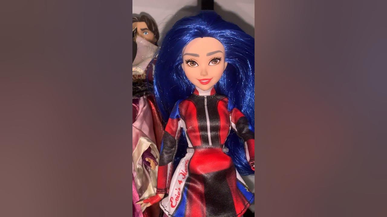 EVER AFTER HIGH VS DESCENDANTS DOLLS ! With their Disney character