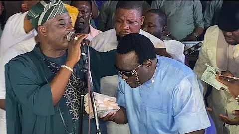 SAHEED OSUPA GIFTS BUNDLES OF MONEY TO K1 WASIU AYINDE AT AHMAD ALAWIYE 50TH BIRTHDAY