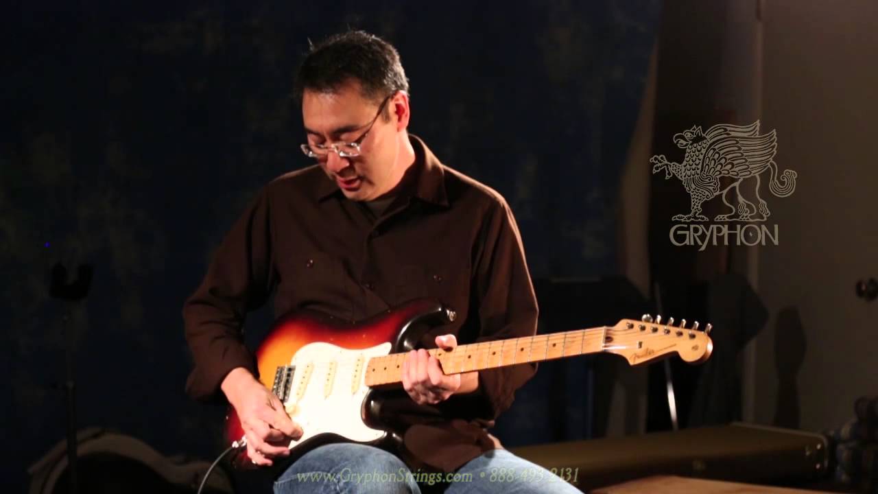1958 Fender Stratocaster Demonstrated by Larry Chung
