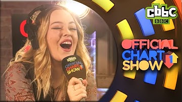 Vloggers Lucy and Lydia play 