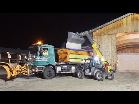 Teleskoplader TH522 verlädt Streusalz auf LKW | Wacker Neuson