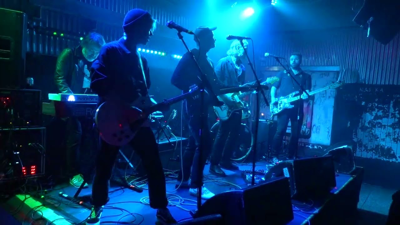 Kristi Brud  -   Spiller ingen rolle           nov-25