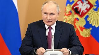 Путин провел совещание по ситуации с паводками в России