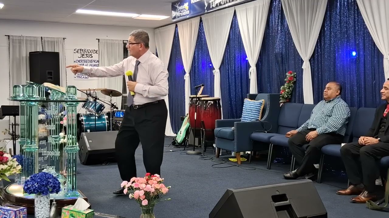 Predica el pastor Germán Ciciliano tema por un poquito el que a de venir Vendrá 