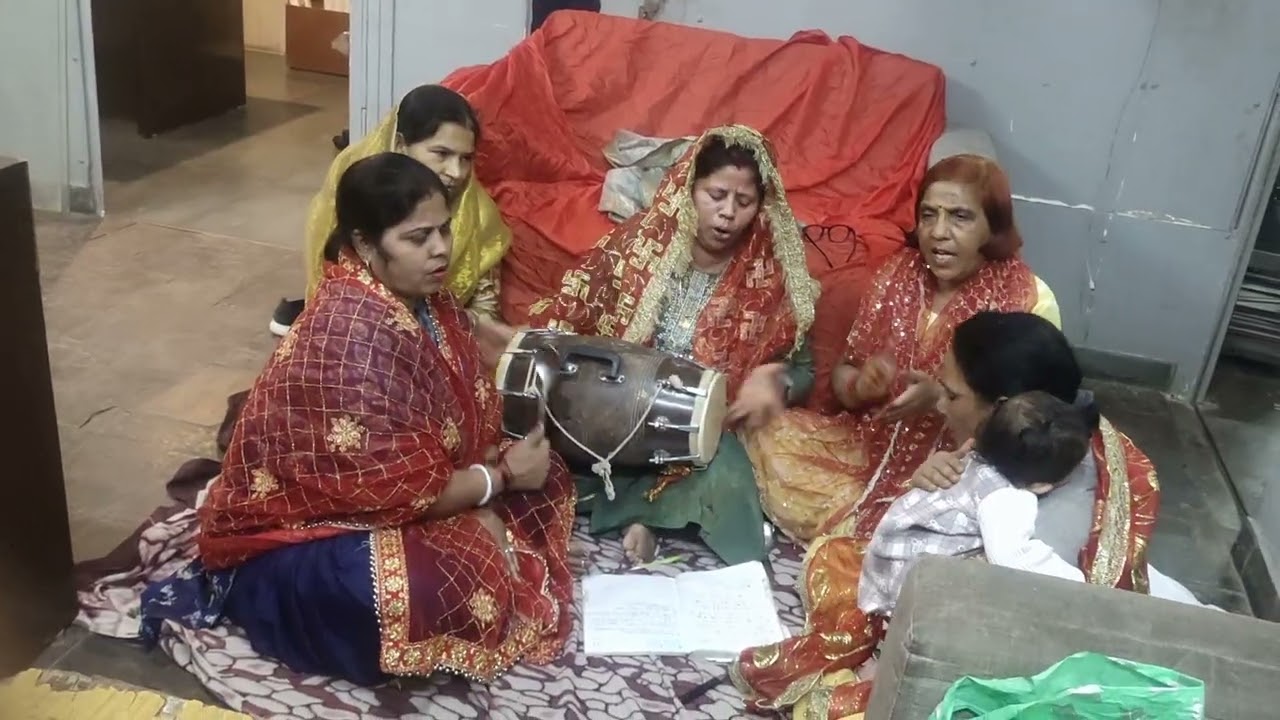 Holi khele Meri Maiya Bhavan mein Holi ka bahut pyara bhajan 🙏🙏🙏🙏