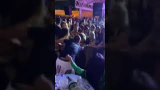 Mulheres Trocam Tapas E Uma Delas Quase Fica Nua Durante Briga Em Show De Pagode